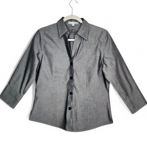 Foxcroft, No-iron, fitted, 3/4 sleeve, button front shirt. Size 4, Gray